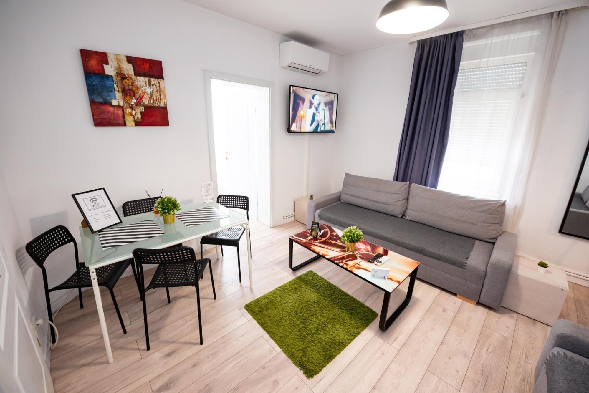 City Center Apartment *